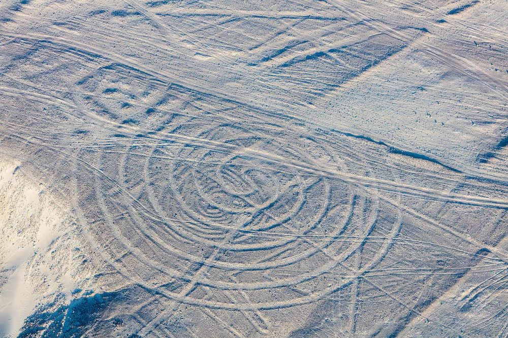 Un equipo de investigación japonés ha descubierto en 6 meses, utilizando la IA y trabajo de campo, 303 nuevos geoglifos en la Pampa de Nazca (Perú)
