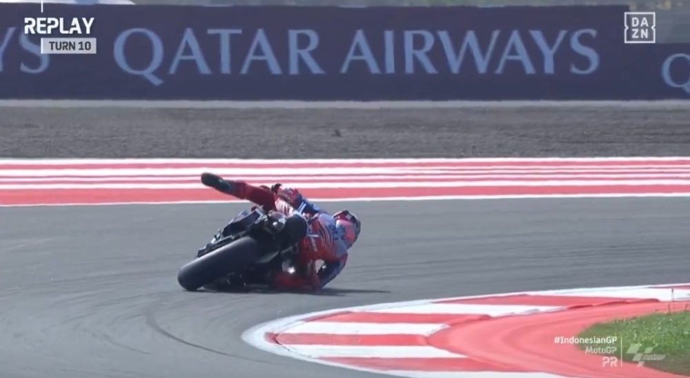 Otra espectacular salvada de Márquez, está vez con la Ducati.