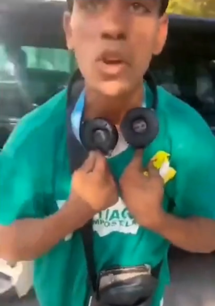 Agradable sujeto finge ser atropeIIado y amenaza con denunciar: "Tilojoro por mi madre".