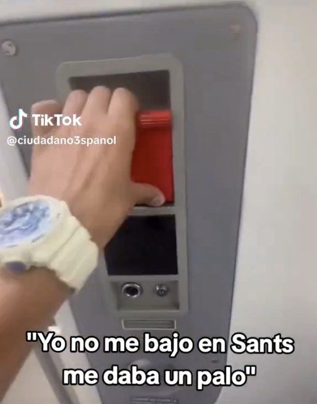 Tira de la frenada de emergencia del cercanías y se baja directamente en su barrio: "Yo no me bajo en Sants".