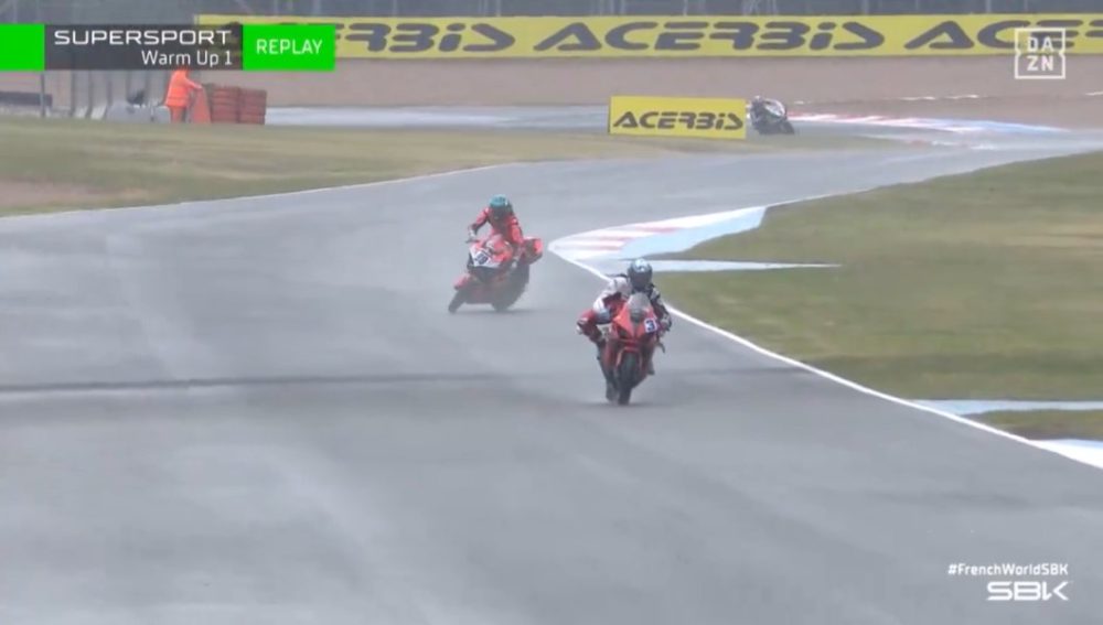 Espectacular salvada de Adrián Huertas en Supersport.