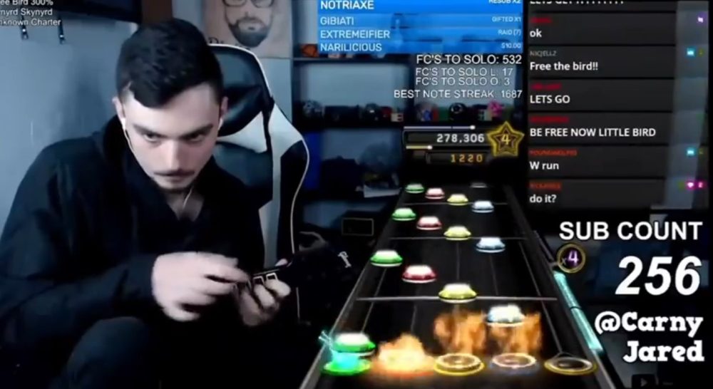 Os presento al hombre que estableció el récord mundial de Guitar Hero el año pasado después de realizar el combo completo de Free Bird de Guitar Hero 2 al 300 %.