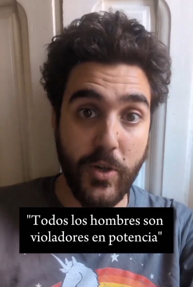 Ricardo Moya sale en defensa de su entrevistada, Julia Salander, después de que se viralizase su clip: "todos los hombres son vioIadores en potencia"