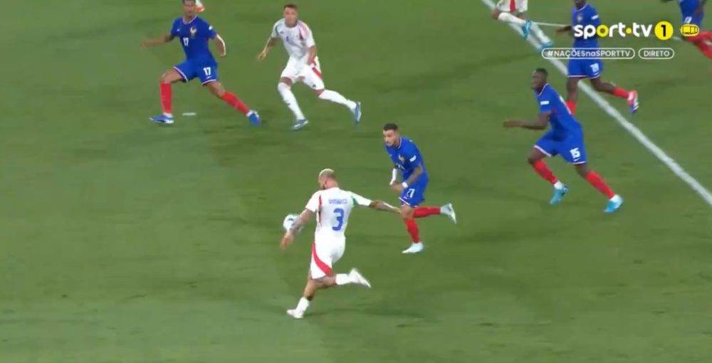 Ayer Italia marcó el típico gol... PERFECTO.