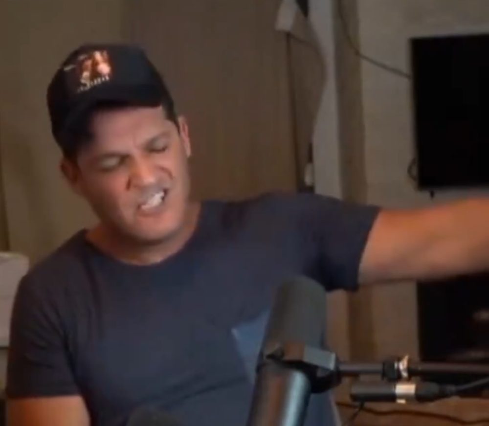 Amigos de Manu Tenorio... hacedme caso y quitadle el acceso a Internet.