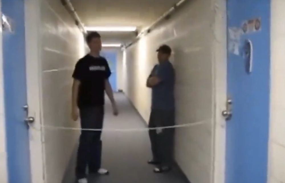 Los hombres solo necesitamos una cuerda para ser felices.