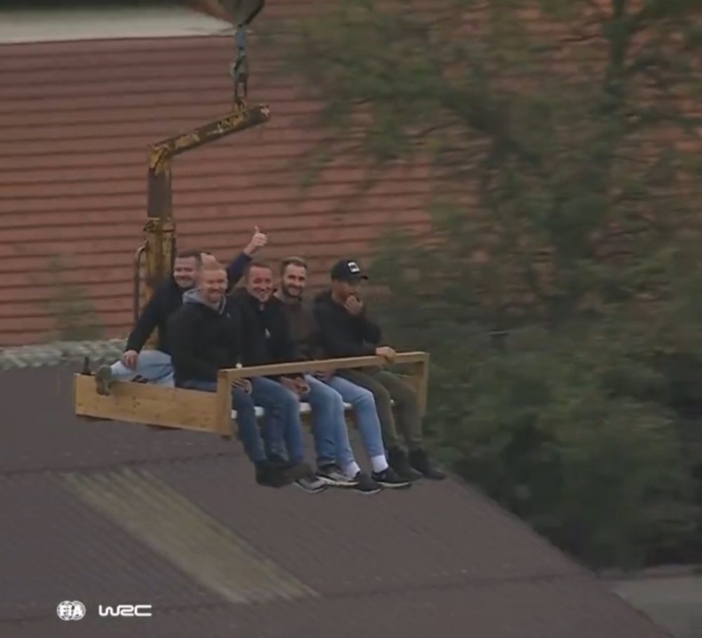 Cuando quieres tener un buen sitio para ver el tramo de Rally y recuerdas que tu padre tiene una empresa de maquinaria industrial.