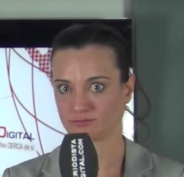 Bajad el volumen y fijaos en Rita Maestre, está como rara...