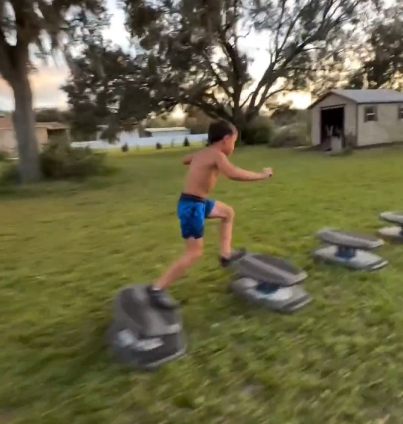 Esto es lo que pasa cuando no le das una tablet a tu hijo pequeño.