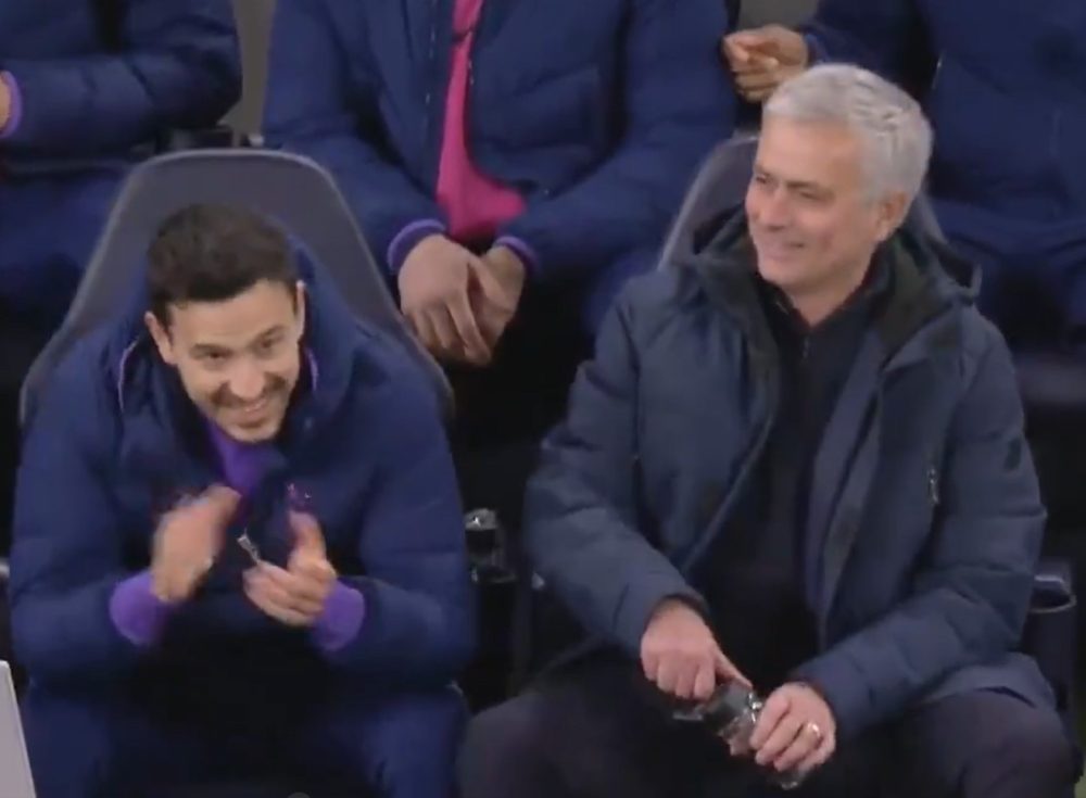 Sin duda el asistente de Mourinho sabe qué botones tocar para que se mueva :D