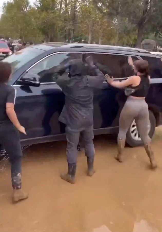 La culpa es de la ultraderecha...