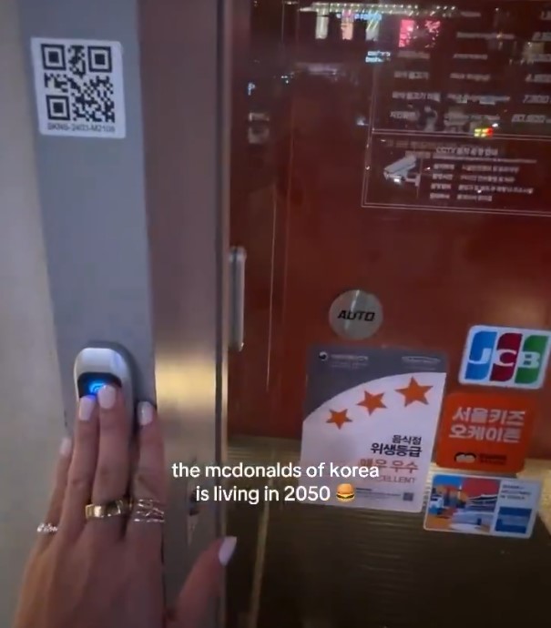 Así es un McDonald's en Corea del Sur.