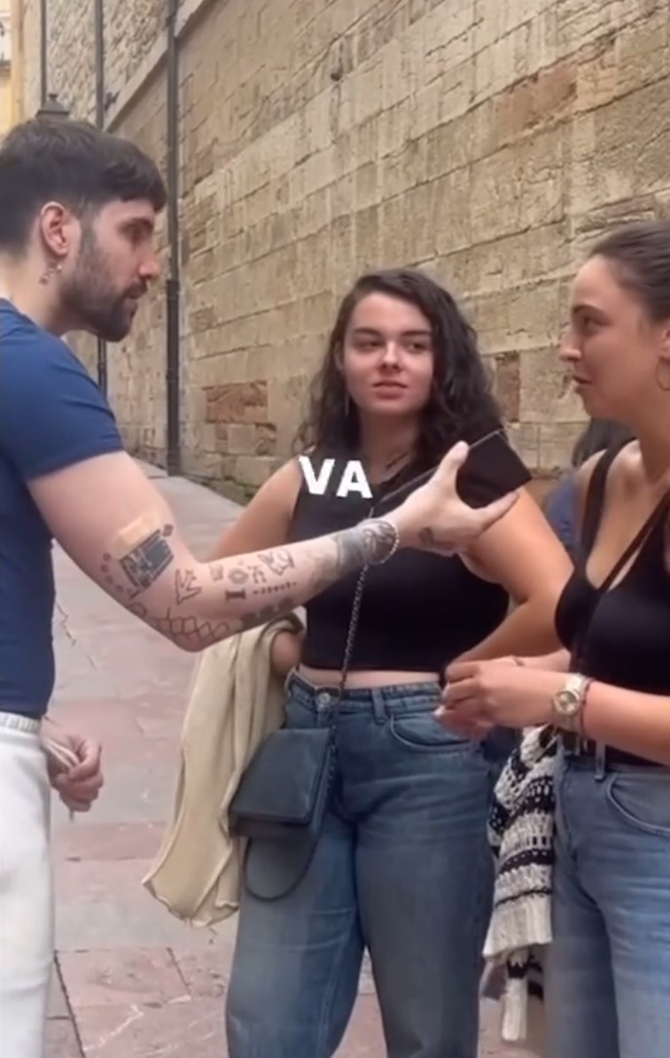 De los creadores de "me maquillo para mí", llega...