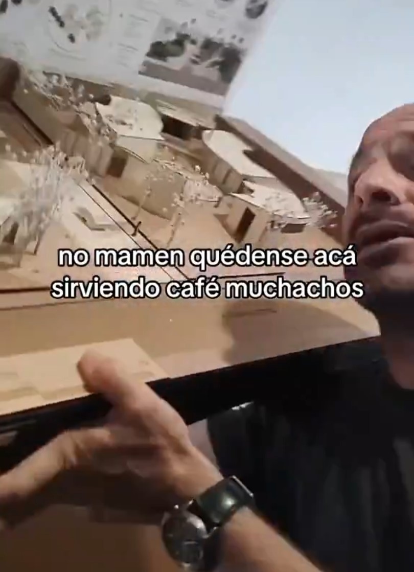 México, Universidad de La Salle Bajio: un profesor argentino llama la atención a sus alumnos...