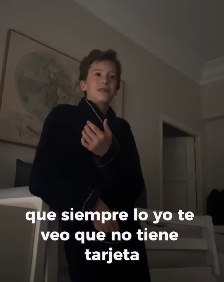 "Nacho, el octavo de los 10 hermanos está muy indignado porque nuestros padres no le dejan tener móvil, en nuestra casa está la norma de que hasta que no llegas a bachiller no hay móvil".