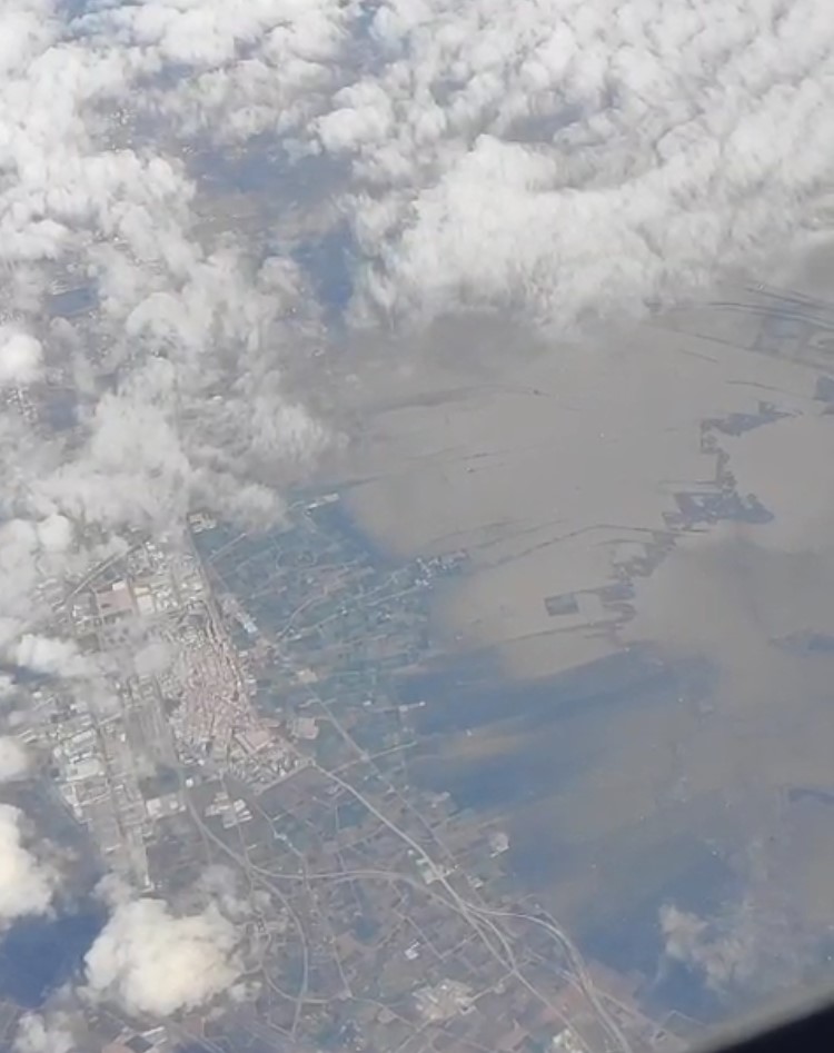 Así se veía Valencia desde un avión de pasajeros hace 3 días.