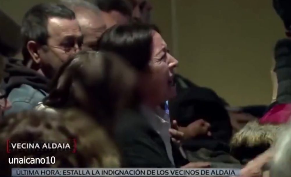 Una vecina afectada de Aldaia estalla contra el Gobierno: "Cojo un rifle y me cargo al alcalde, después al de Valencia y por último al de Madrid".