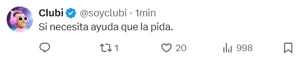 Momento en el que Pedro Sánchez huye en un coche oficial mientras la gente le persigue con palas y escobas en las manos.