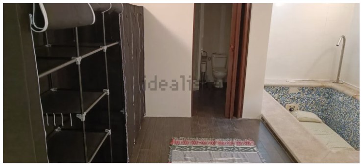 ¿Ha metido una cama dentro de una piscina?