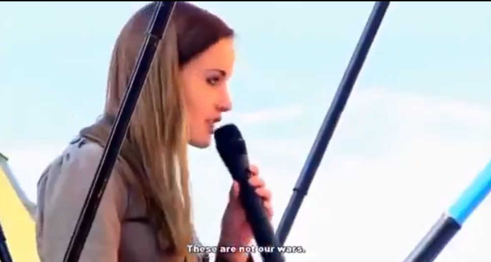 "Vosotros hombres islámicos, en nuestra tierra no introduciréis vuestras leyes. Esto es Polonia. Nuestra tierra. Nuestro país. Nuestras reglas y valores. Aquí Jesucristo es nuestro rey. Nosotros no estamos interesados en ninguna directiva europea, ni en cuotas de inmigración..."