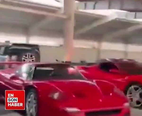 Entran en el garaje privado de Bashar al-Ásad y graban su espectacular colección de coches.