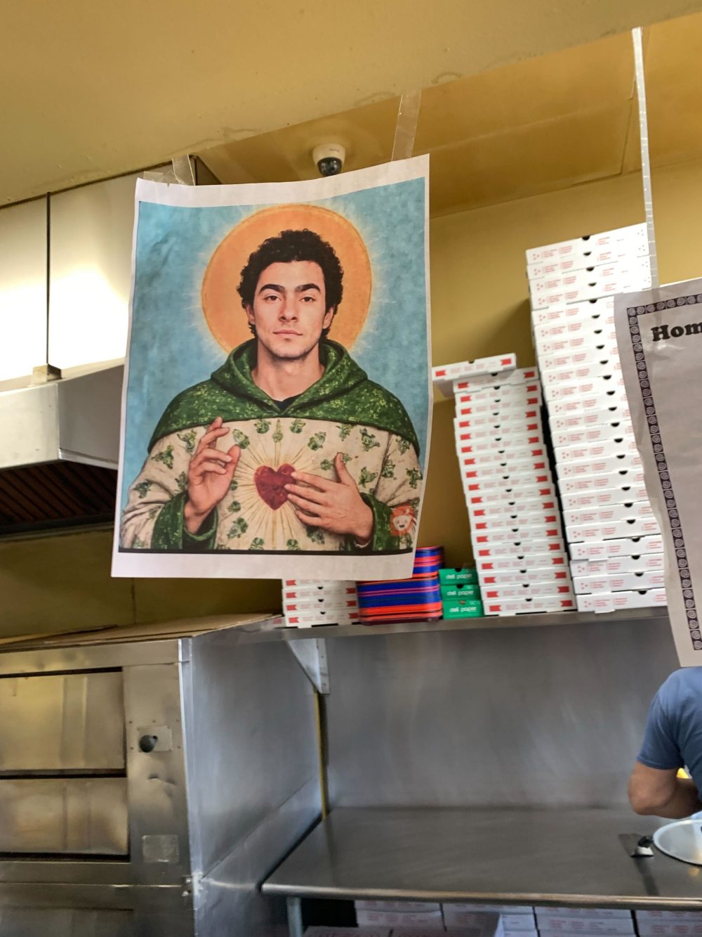 Visto en la ciudad natal de Luigi Mangione, Towson, condado de Baltimore, en una pizzería local.