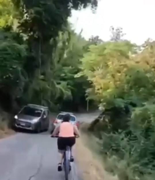 Y se marchó...