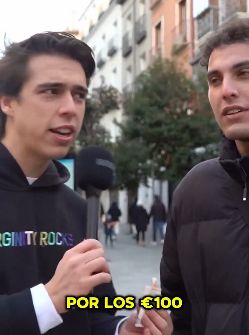 No ha podido ni llegar a hacer la broma de lo tonto que es el pobre chaval...