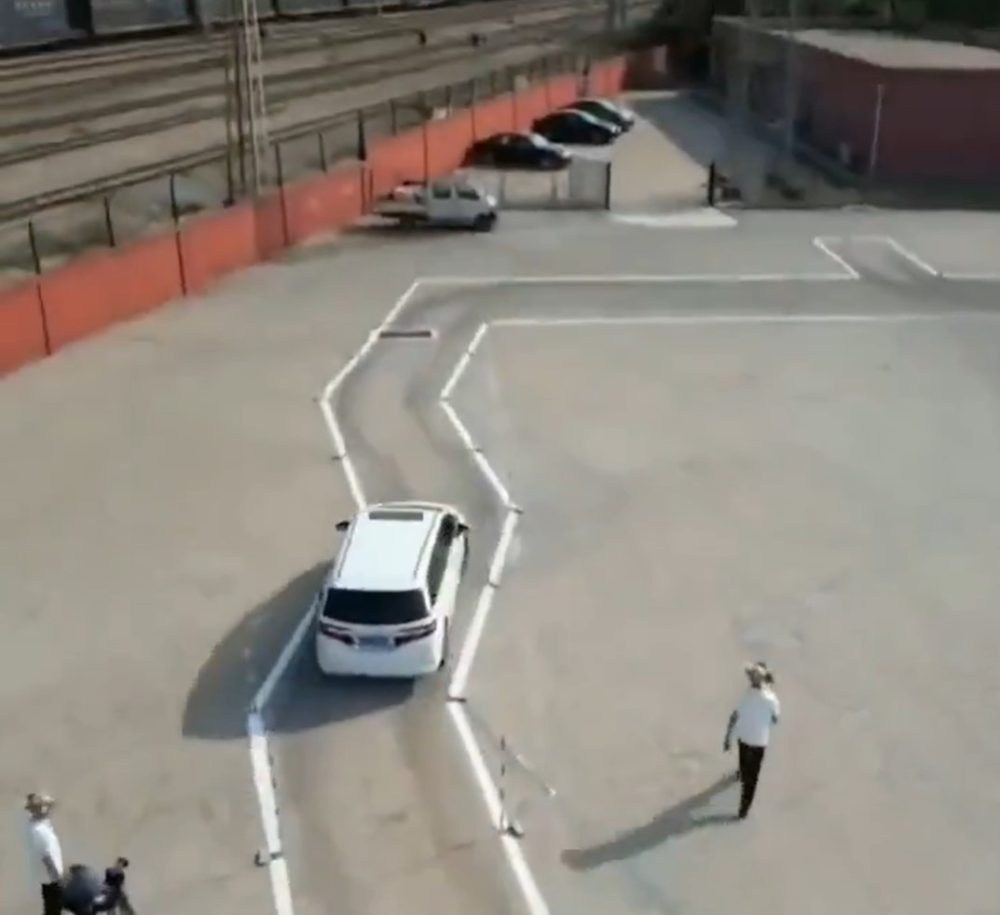 Hacen esto en España y no se saca el carnet de conducir ni Fernando Alonso