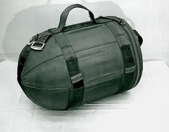 La bomba nuclear táctica más pequeña del mundo: la W54, en un estuche portátil.