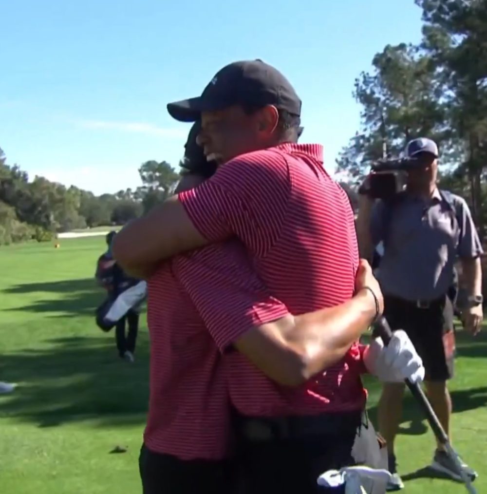 El hijo de Tiger Woods consigue un espectacular hoyo en uno.