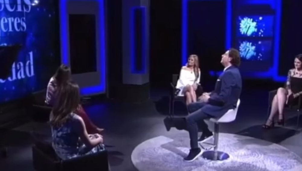 Cuando eres de Podemos y te pillan saliendo del Zara con 4 bolsas llenas.