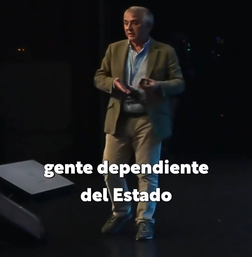 Rubén Manso sobre el socialismo: “Preferimos gente dependiente del Estado porque, como dijo Petro, cuando la gente empieza a mejorar su nivel de vida se vuelve de derechas”.