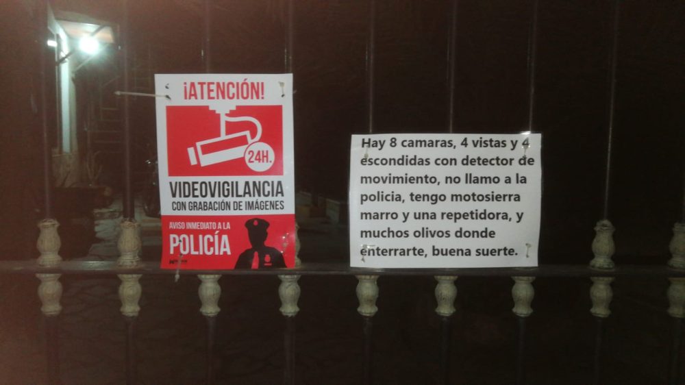 Cuando el cartel de videovigilancia no es suficientemente disuasorio.