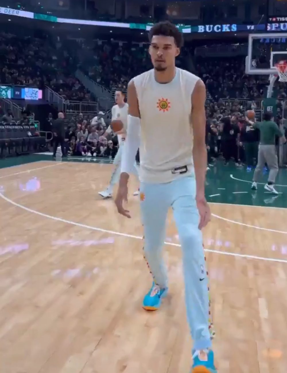 Cómo prepara un entrenador a un jugador de la NBA de 2,23 m para un partido