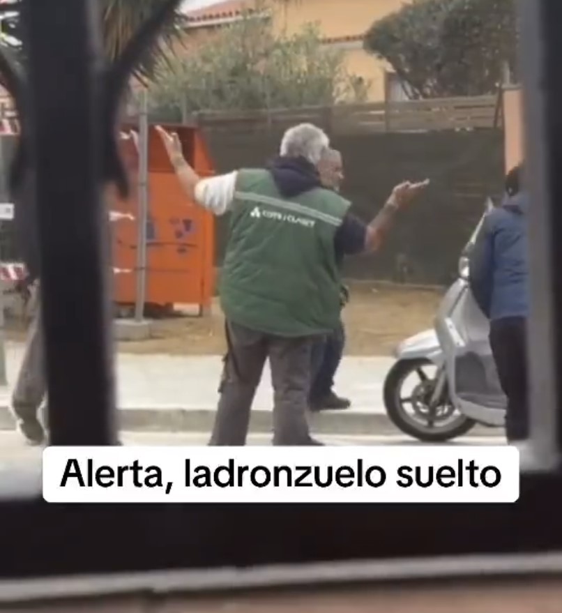 Sorprenden a un agradable sujeto robando una moto y unos albañiles le dicen que se vaya de allí: "Venga, aquí somos rаcistаs. ¡Tira!".