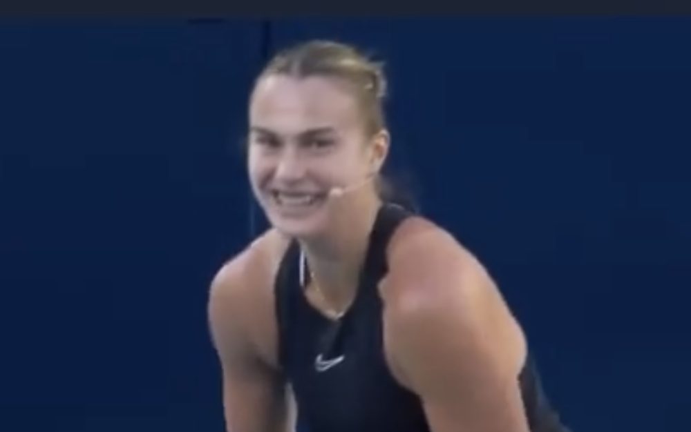 Hay una razón de peso para que los tenistas no lleven micrófonos.