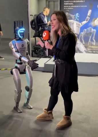 Reportera de Antena 3: “Es un robot muy duro y tiene una gran resistencia…”