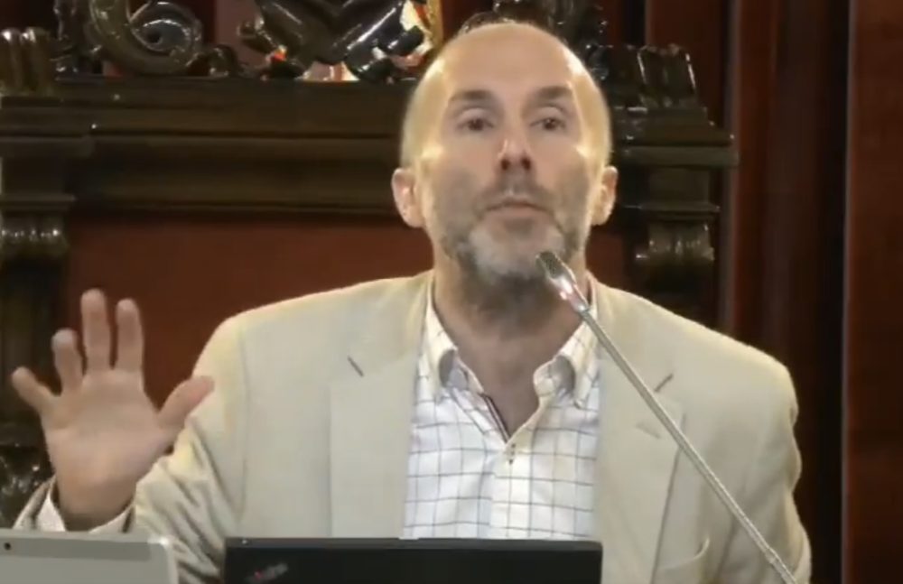 "Si lo público fuera mejor que lo privado, habría oposiciones para ser lateral derecho del Real Madrid".