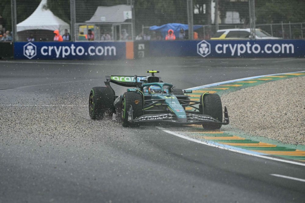 Fernando Alonso se retira del GP de Australia tras mezclar su presente en la F1 con su futuro en el Dakar.