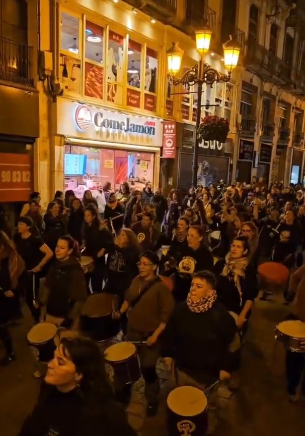 El punto más seguro por el que va a pasar la batucada feminista, mucho más que cualquier punto morado.