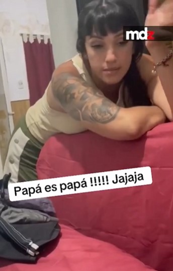 Una madre estalla de celos con su hija: “¿Por qué a él le mandás stickers de enamorada y a mí nunca me decís que me amás? Yo te parí, pelotuda“.