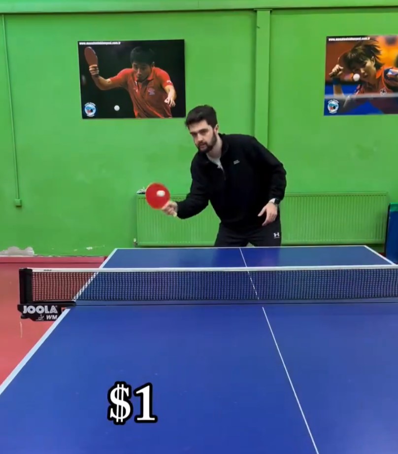 Raqueta de ping pong de 999€ vs raqueta de 1 euro.