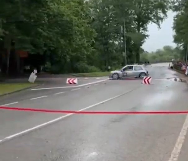 Un coche se sale de la pista en el Rally de Hoznayo y se lleva por delante a ocho espectadores