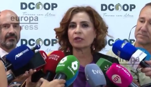 María Jesús Montero reduce el caso de Leire Díez a “especulaciones” que se publican en “pseudomedios”.