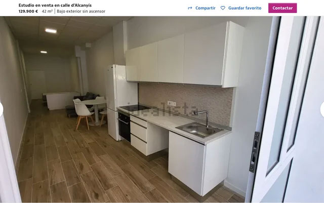 Por 129.900€ puedes vivir en este local/cochera reconvertido en pasillo-estudio en Valencia, ideal para los amantes de líneas rectas.