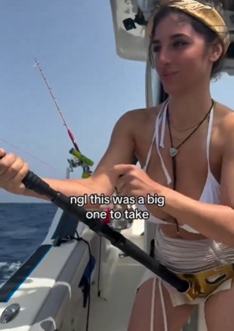 ¿Alguno sabe qué pez ha pescado esta chica?