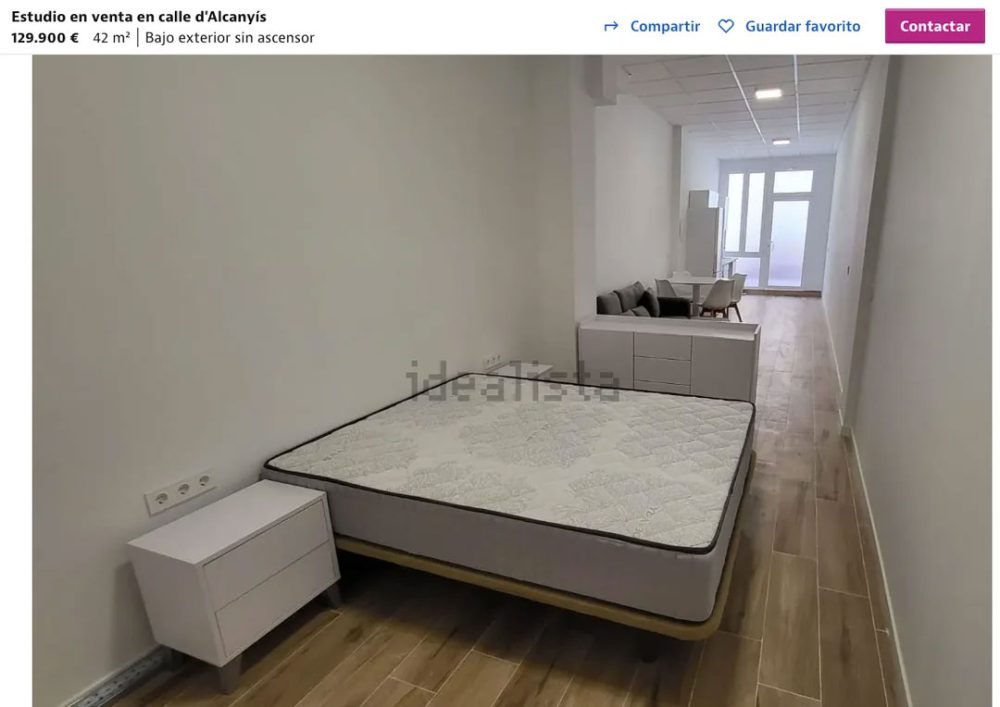 Por 129.900€ puedes vivir en este local/cochera reconvertido en pasillo-estudio en Valencia, ideal para los amantes de líneas rectas.