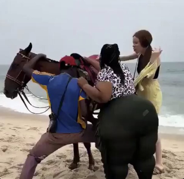 Puedo leerle la mente a ese pobre caballo.