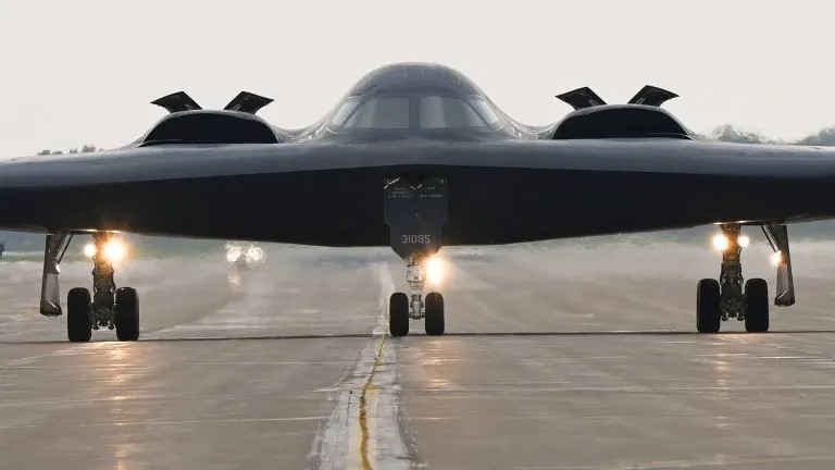 Varios B-2 Spirit han salido de EEUU dirección Irán.